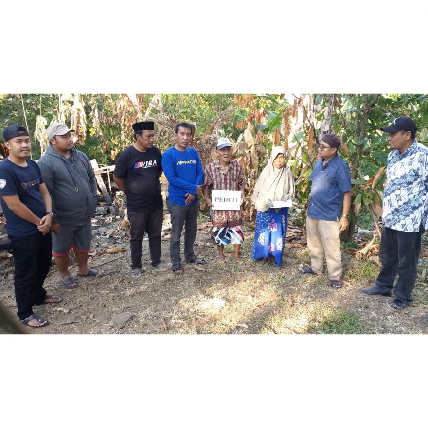 Aksi Peduli Komunitas Mobil Neonatus Auto Club Barru Bantu Korban Kebakaran