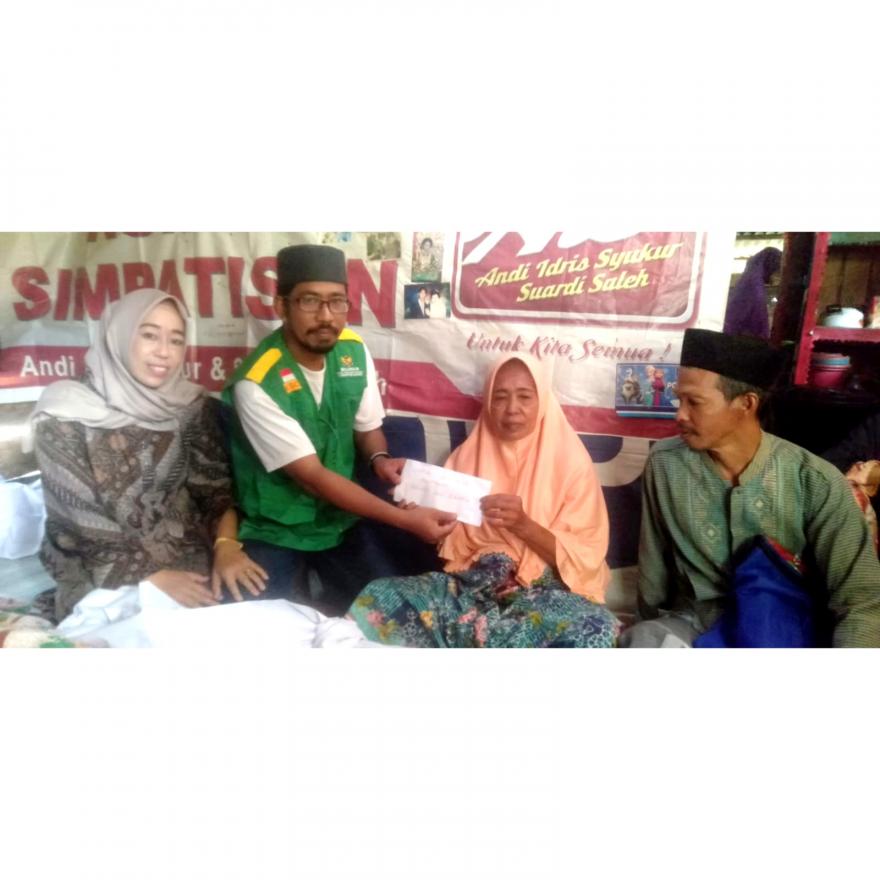 Uang Duka Mustahik Baznas kepada keluarga duka di Dusun Congko Siddo