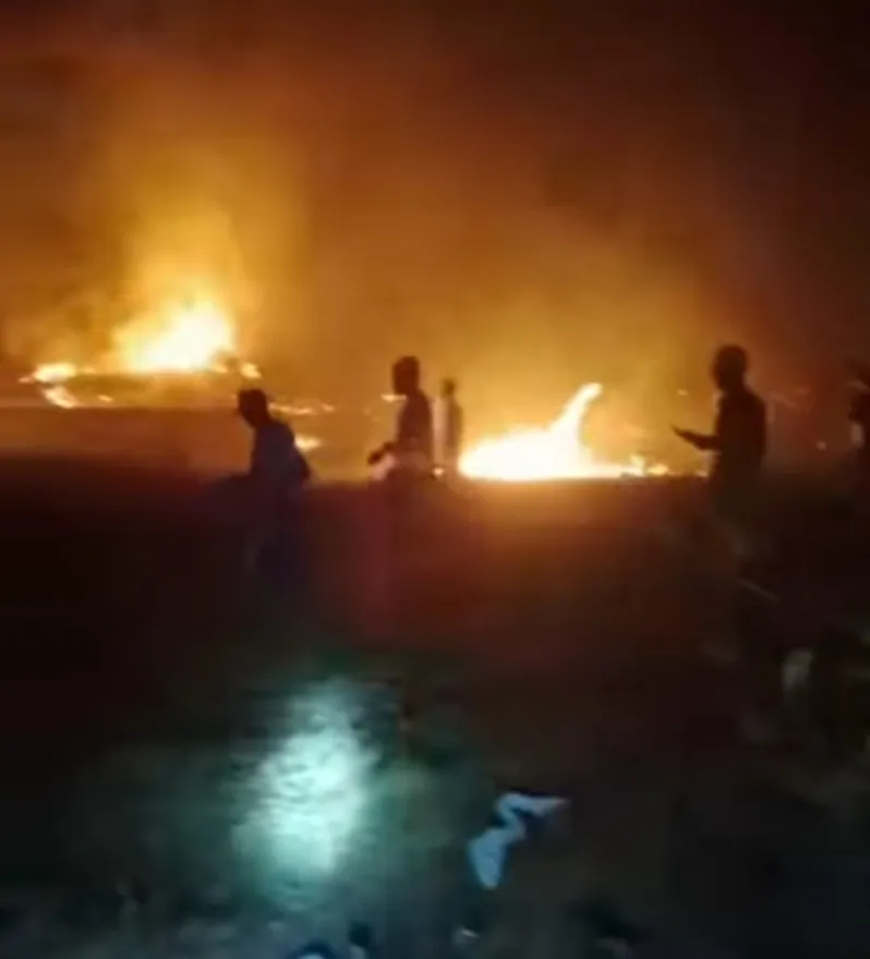 Gerak Cepat Kepala Desa Siddo Padamkan Api di RT 03 Dusun Siddo