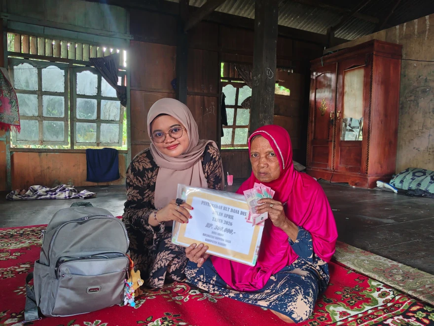 Pemdes Siddo Salurkan Bantuan Lansung Tunai sebanyak sembilan Keluarga Penerima Manfaat 